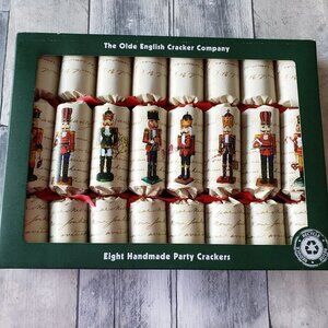 The Olde English Cracker Company 8 Holiday Crackers